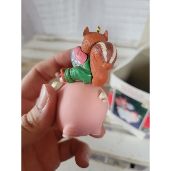 Enesco squirrelin it away piggy bank ornament squirrel 1992 vintage - Picture 6 of 10